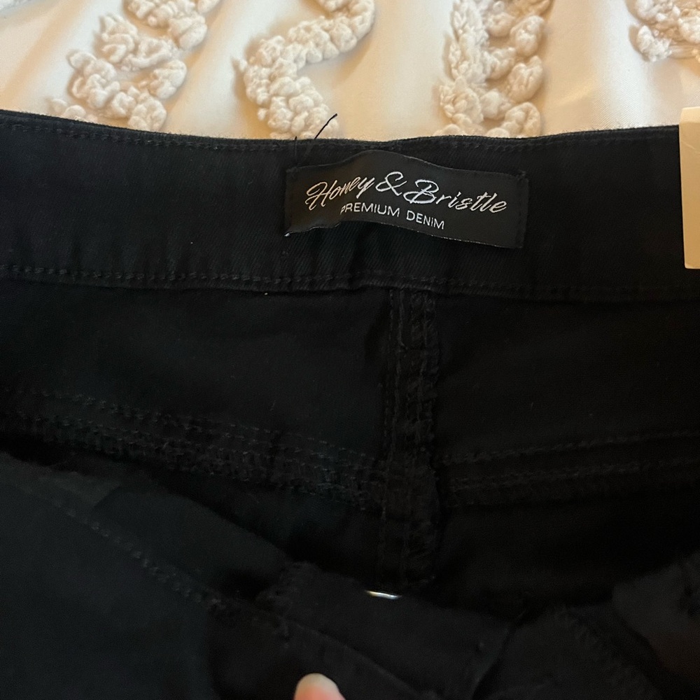 Honey & Bristle Black High-Rise Skinny Pants - Picture 4 of 5